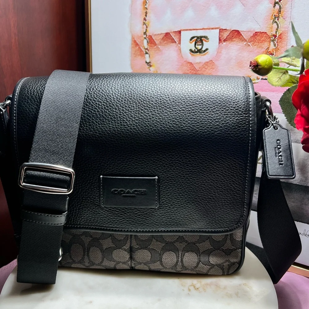 Coach Black Signature Crossbody Messenger Bag for Men